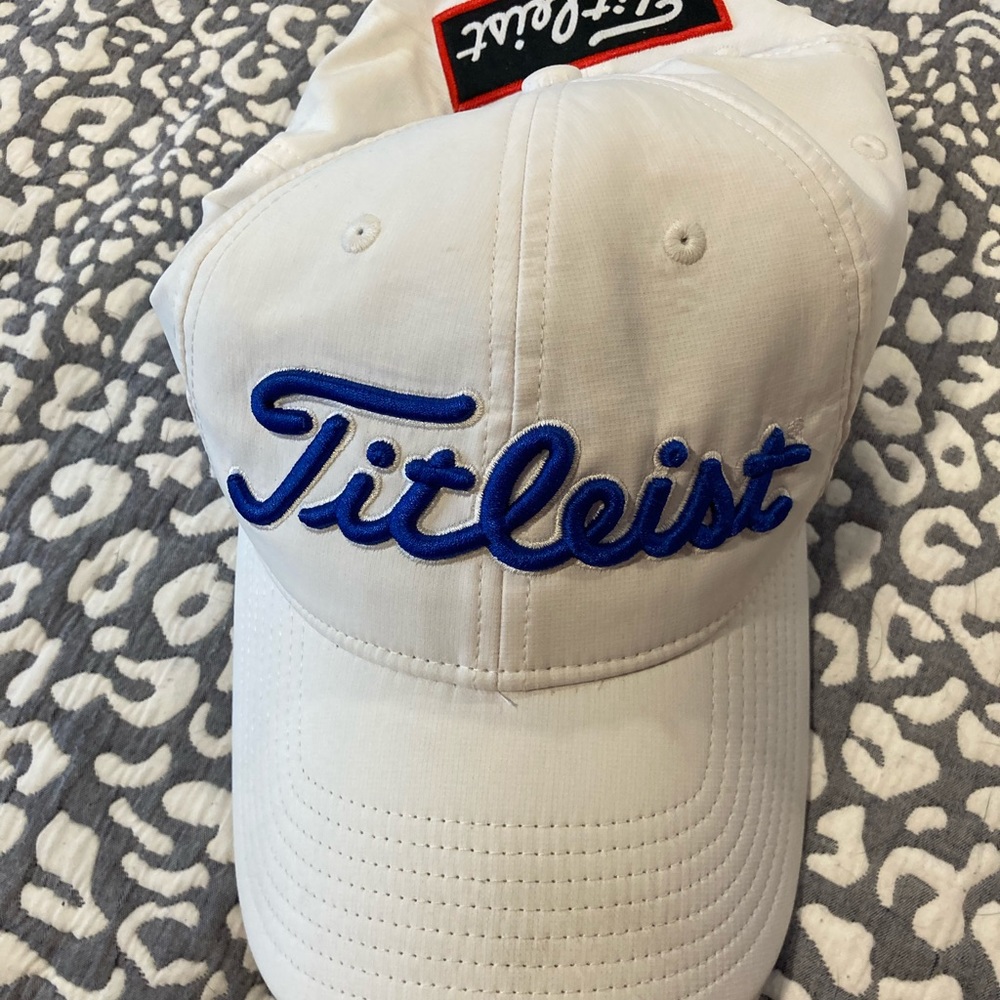 Men’s titleist white and blue golf hat